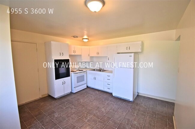Building Photo - Beautiful 2 Bed Taylorsville Unit! No Depo...