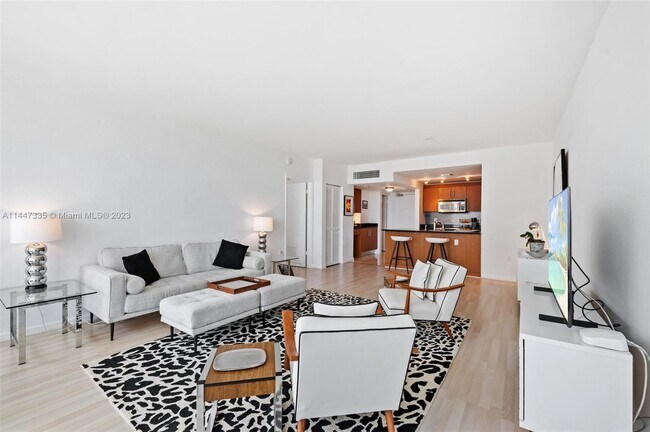 Foto del edificio - 10275 Collins Ave