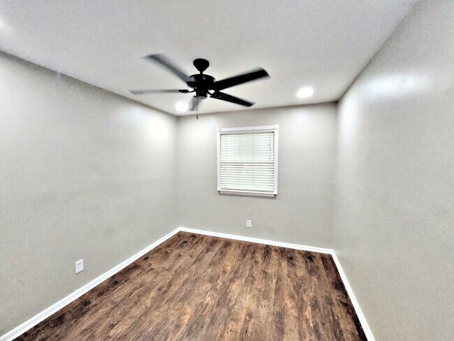 Foto del edificio - 1506 Oakwood Ave NE