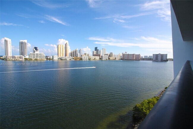 Building Photo - 5000 Island Estates Dr