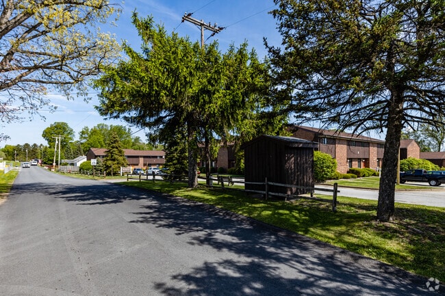 Briarwood - Briarwood Townhomes