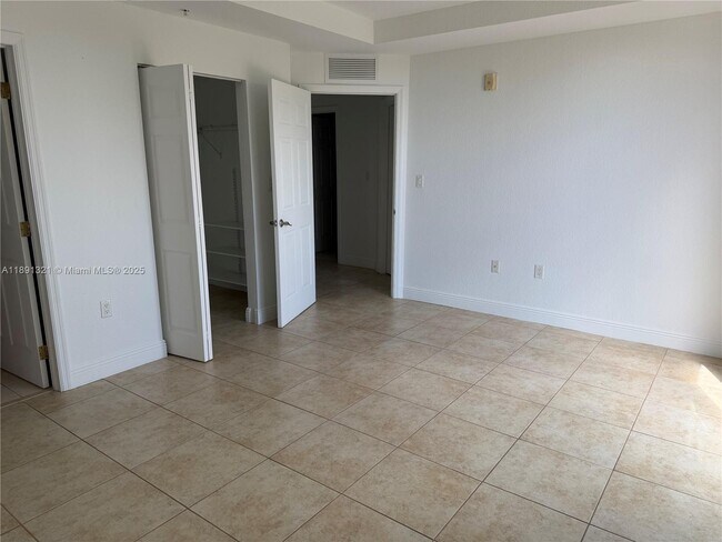 Building Photo - 107 Mendoza Ave