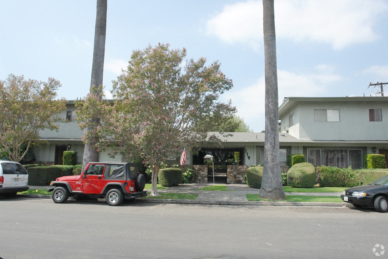 Building Photo - Olive Branch Apartments