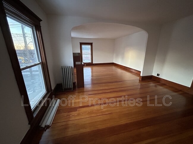 Building Photo - 308 Pawtucket St