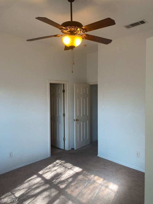 Building Photo - 3 br, 2 bath Duplex - 4410 July Dr 4410 Ju...