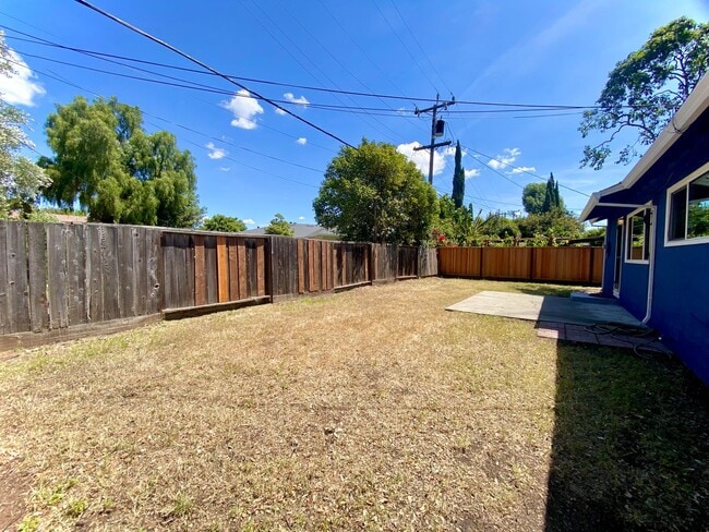 Foto del edificio - Lovely 4-bedroom home in Fremont – Sundale Neighborhood!