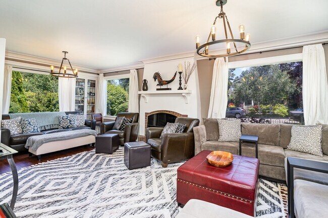 Foto del edificio - 1525 45th Ave SW