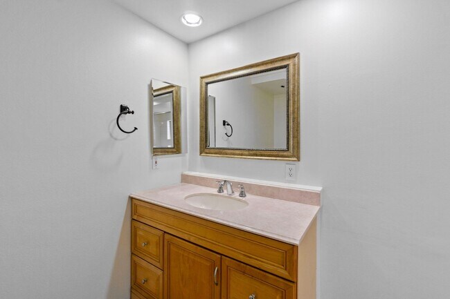 Foto del edificio - 217 E 20th St