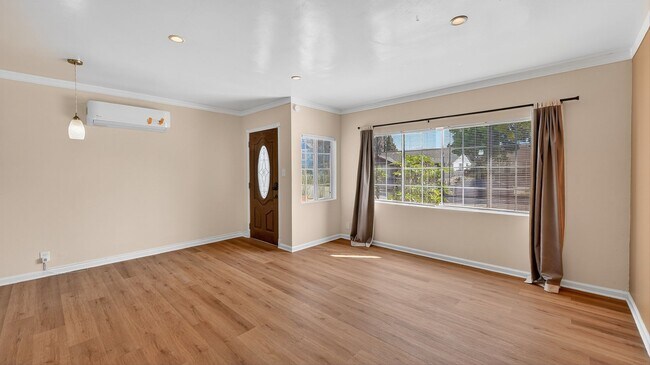 Foto del edificio - 3 Bedroom Home for Rent – Prime Norwalk Location