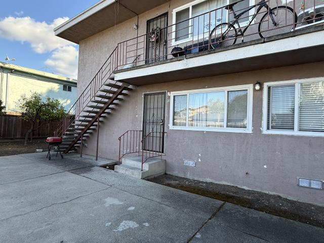 Building Photo - 2 bedroom in Oakland CA 94619