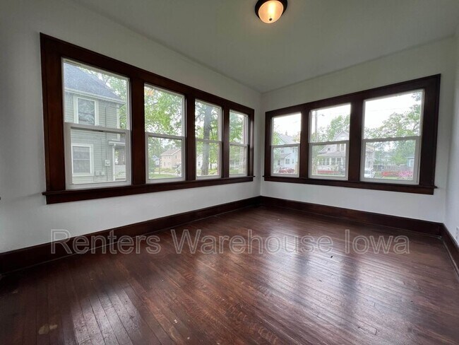 Building Photo - 1321 Clark St