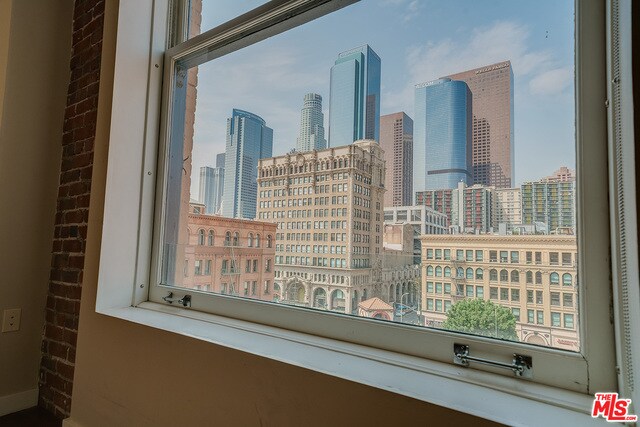 Foto del edificio - 257 S Spring St