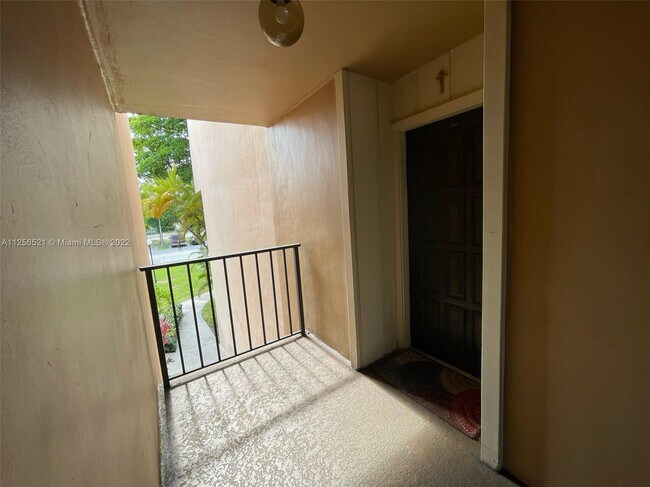 Building Photo - 10425 SW 112th Ave