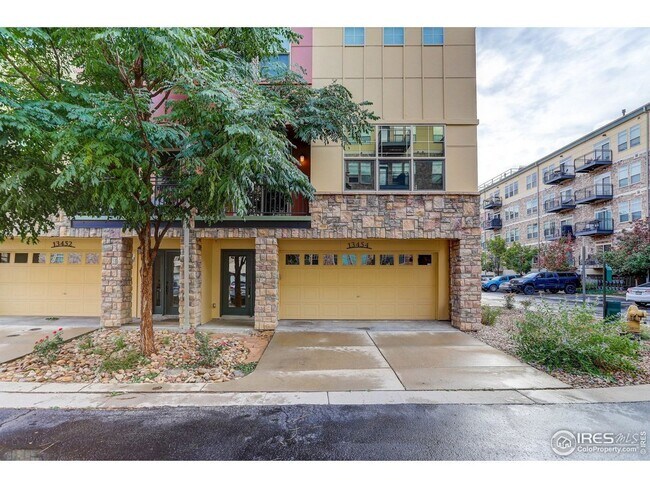 Building Photo - Attached 3 car garage!  Immaculate Corner ...