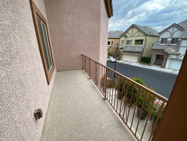 Building Photo - 9236 Dalmahoy Pl