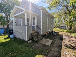 Building Photo - 716 Community St