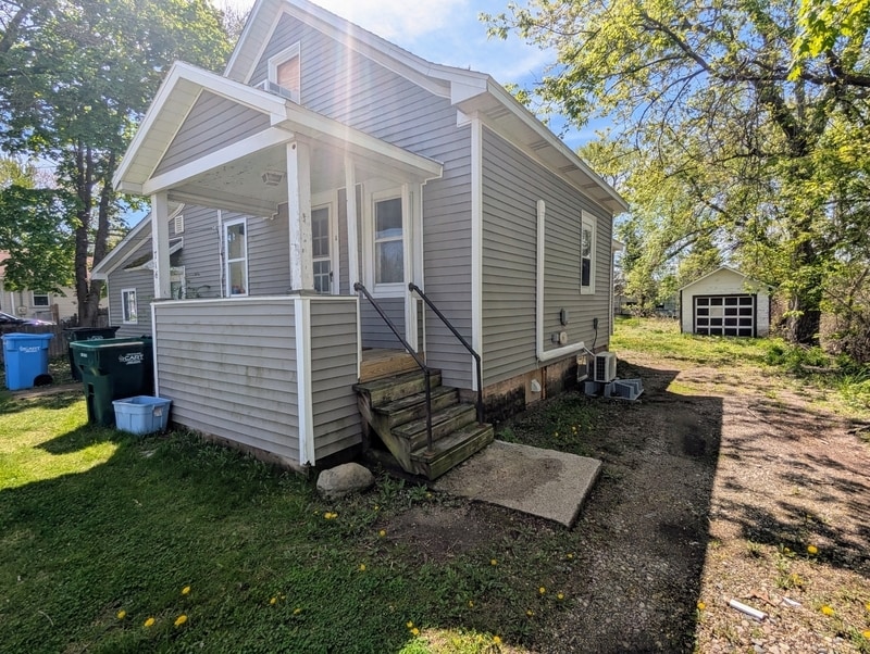 Primary Photo - 716 Community St