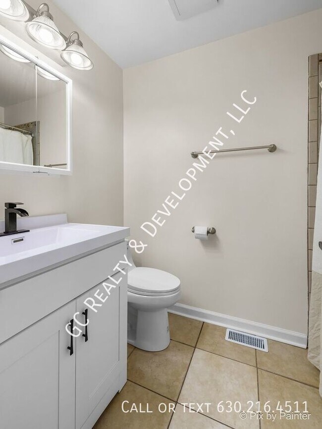 Building Photo - ***STUNNING CARY HOME / 3 BDRM- 2.5 BTH / ...