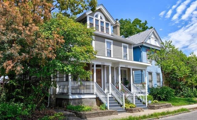 Building Photo - 1050 Oak St