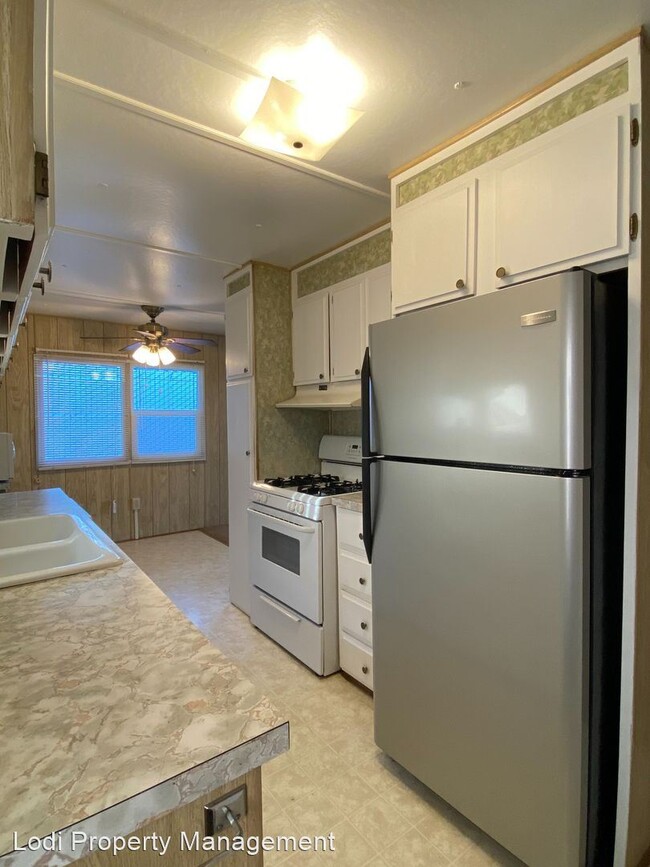 Building Photo - 1 br, 1 bath House - 6192 E Acampo Road #B
