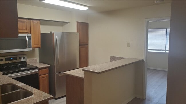 Building Photo - 2425 Holly Hall St