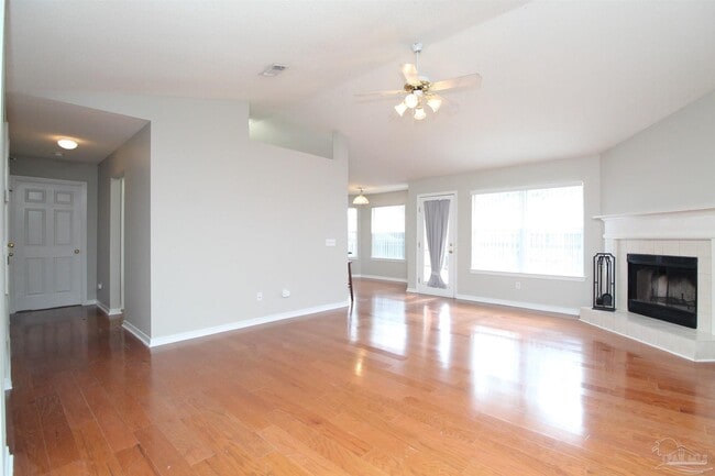 Building Photo - 5029 Lantana Dr