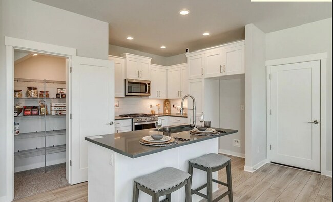 Kitchen (sample photo) - 4119 SE Century Blvd