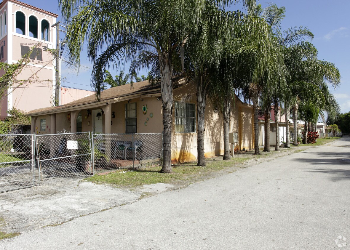 Building Photo - 3901 NW 37th Ave