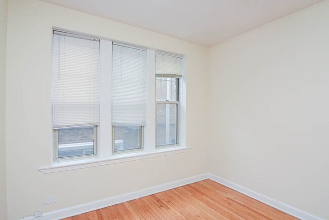 Foto del edificio - 557 W Aldine Ave