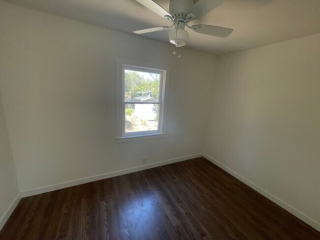 Building Photo - BEAUTIFUL FULLY REMODELED STAND ALONE COTT...