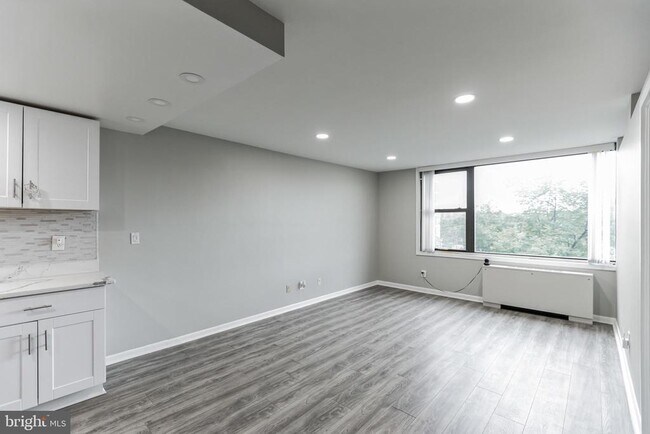 Building Photo - 4600 Duke St