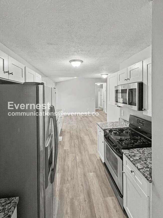 Building Photo - 800 Cedar Lake Dr SE