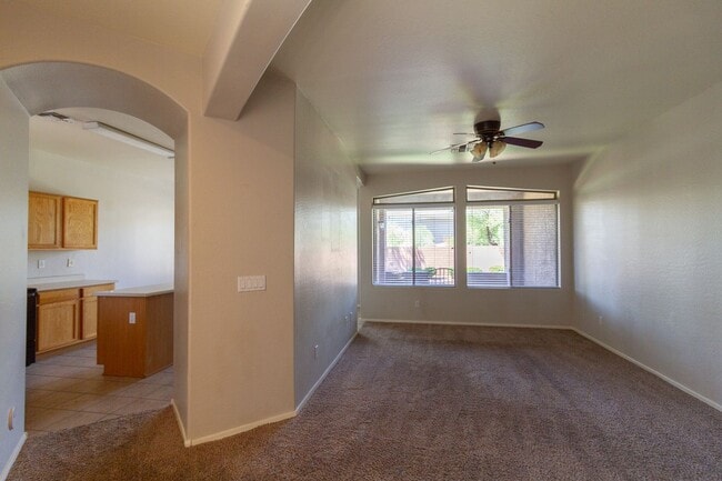 Building Photo - 2600 E Springfield Pl