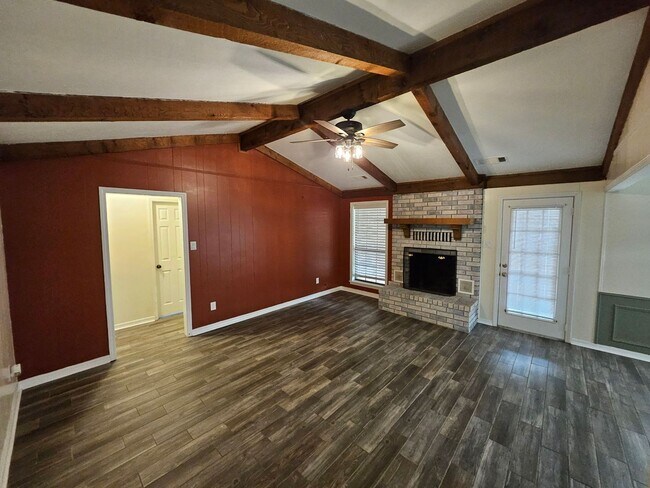 Foto del edificio - 8857 LA-111