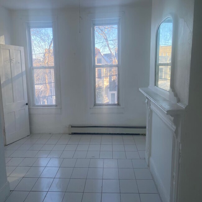 Building Photo - 121 Highland Ave