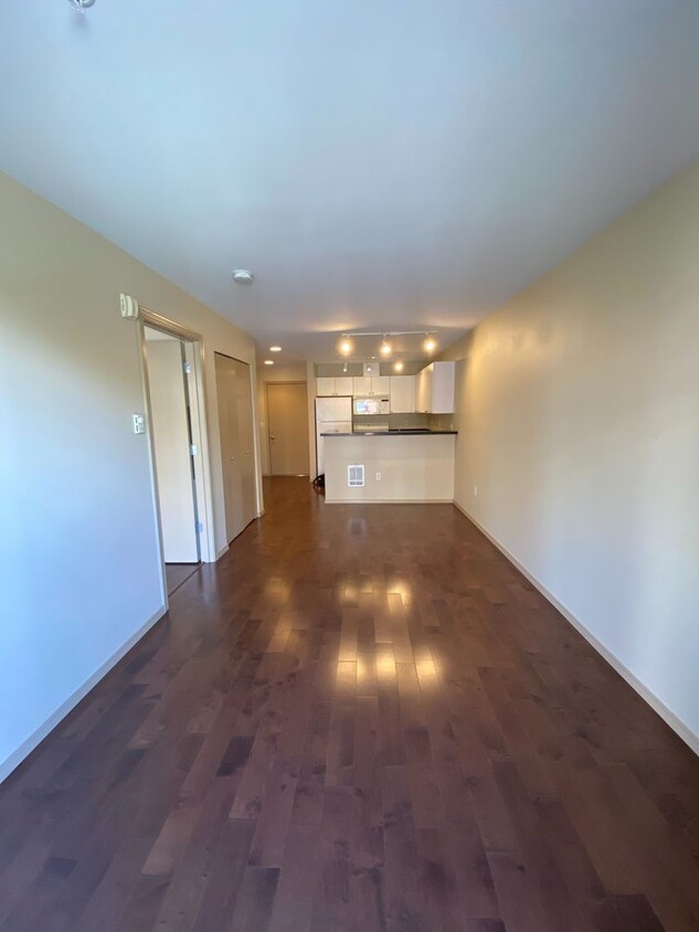 Primary Photo - 1 Bed 1 Bath Condo in Seattle - Includes P...