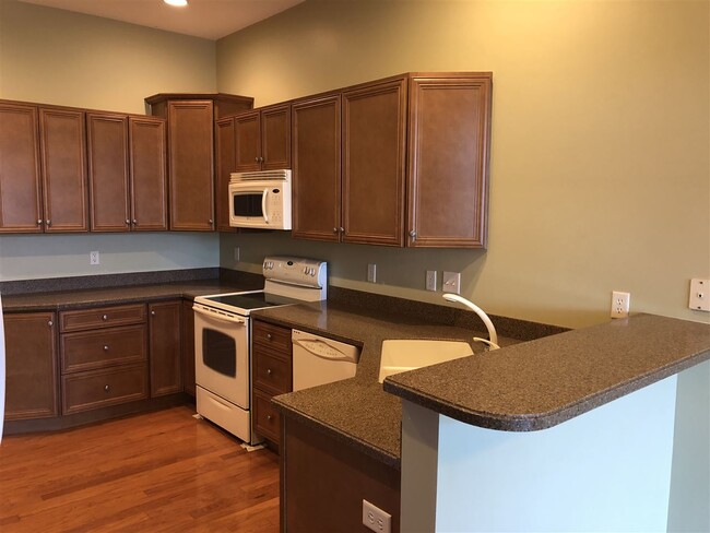 Foto del edificio - 349 Riverbend Dr