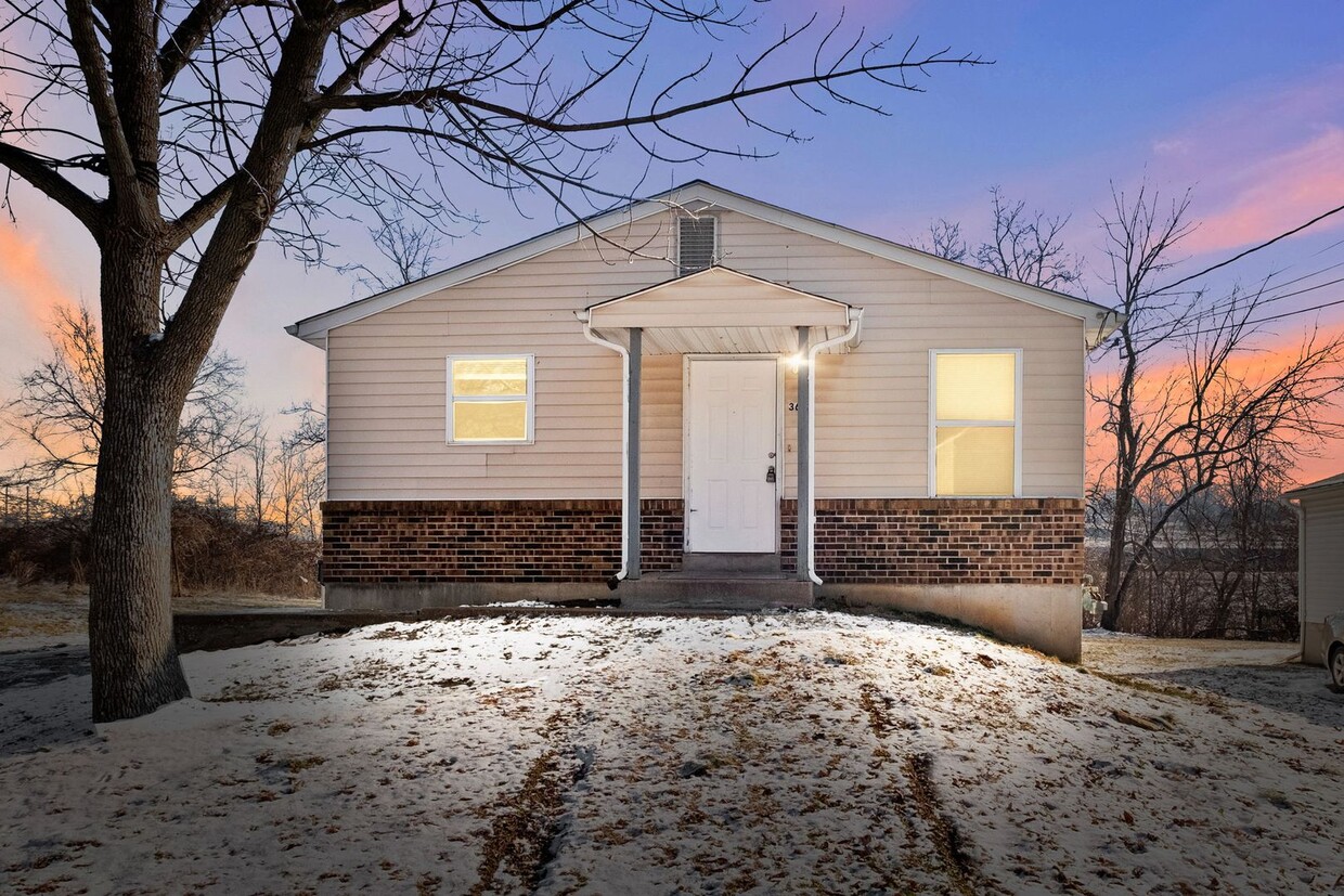 Primary Photo - 3 Bedroom 1 Bath home, full basement, with...