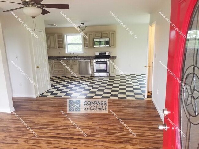 Foto del edificio - 3 Bedroom Home - $2195