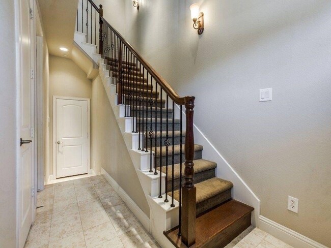 Foto del edificio - 5709 Lois Ln