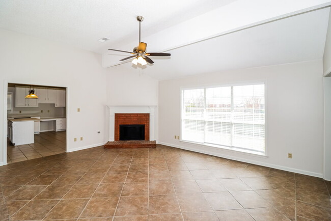 Building Photo - 8585 Sun Vista Dr N