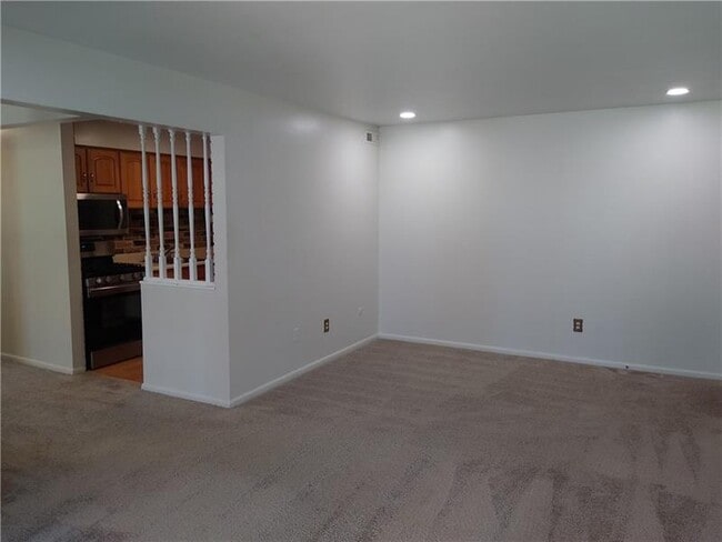 Building Photo - 1000 College Park Dr