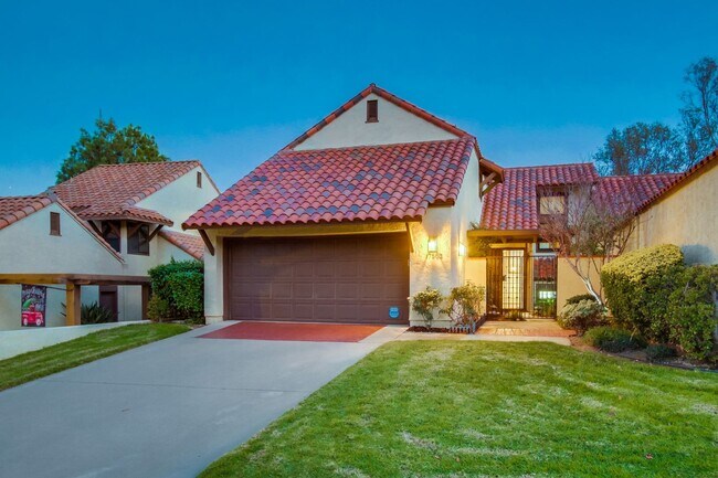 Building Photo - Executive Home with gorgeous views!!