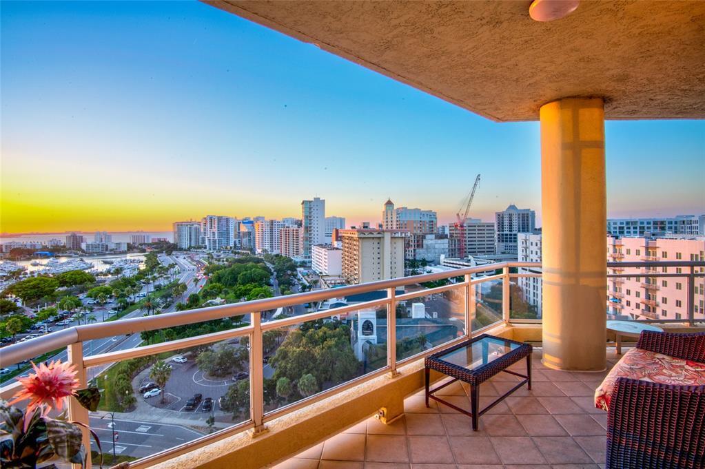 Foto principal - 340 S Palm Ave