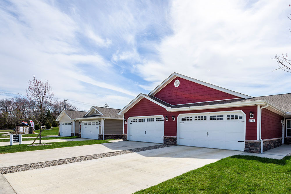 Apartments with Attached Garages, in a Real Neighborhood - Redwood Miami Township