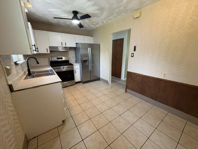 Foto del edificio - Updated 3-Bedroom Akron Home with Finished Basement & Large Detached Garage