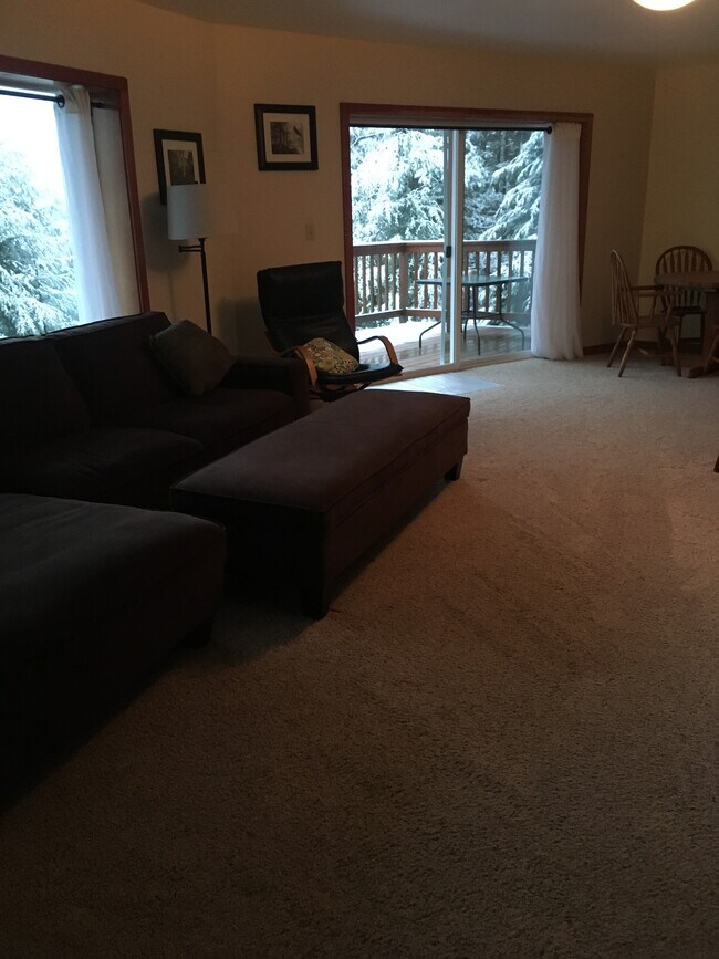 Living room - 2970 Foster Ave