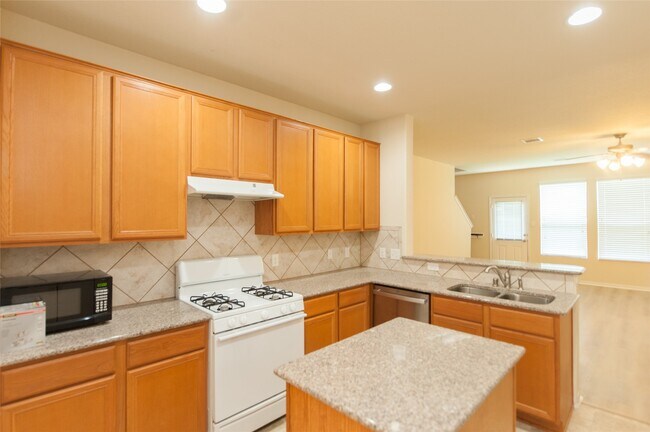 Building Photo - 18519 Each Elm Way