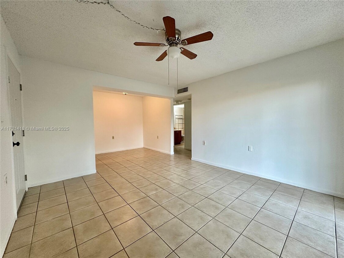 Foto principal - 6901 NW 179th St