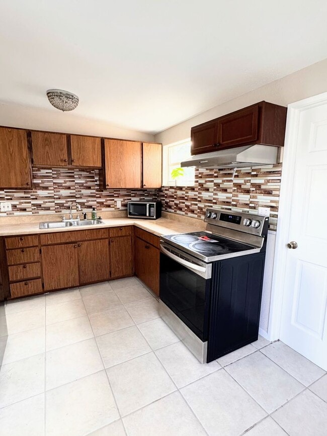 Building Photo - Charming 3-Bedroom Home in Seminole, FL - SECTION 8/HOUSING VOUCHER ACCEPTED!